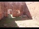 01462 ostia - regio ii - insula vi - casa dell'ercole bambino (ii,vi,3-4) - via della fontana - 5. raum von norden an der ostseite der casa (via della fontana) - bli ri westen - 09-2022.jpg